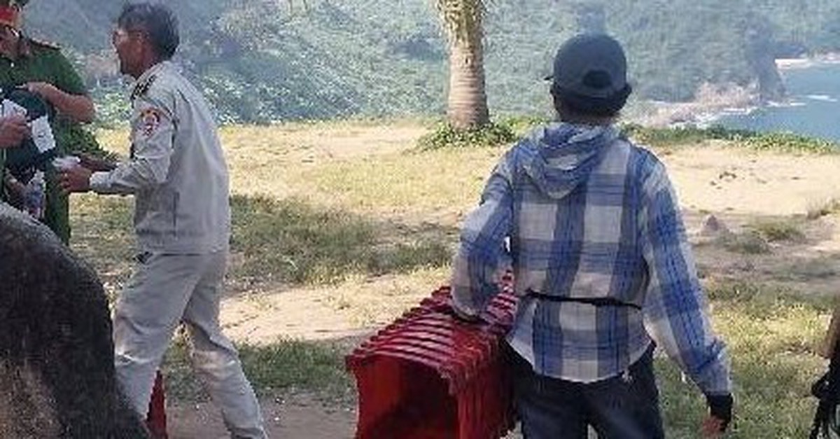 Người phụ nữ ném ghế xuống vực ở bán đảo Sơn Trà do lo sợ bị thu giữ đồ vật