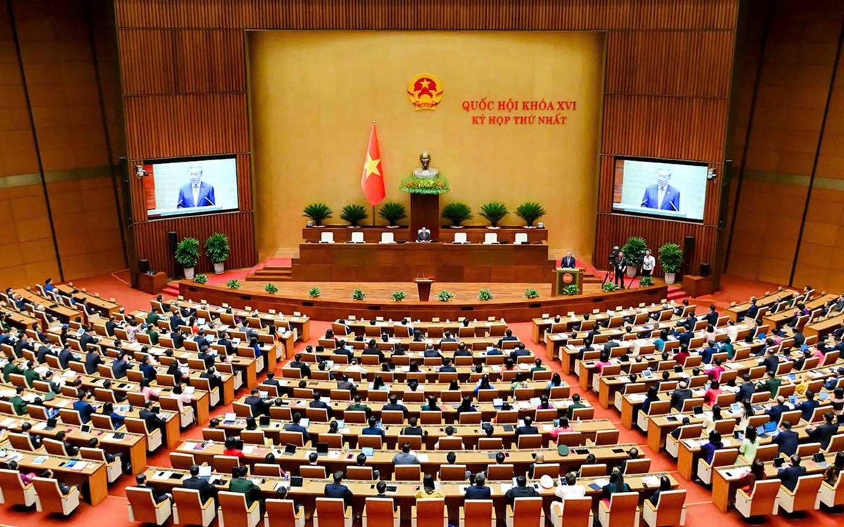 Bộ Chính trị: Nghiên cứu tổng kết, sửa đổi tổng thể Hiến pháp 2013 phù hợp với thực tiễn