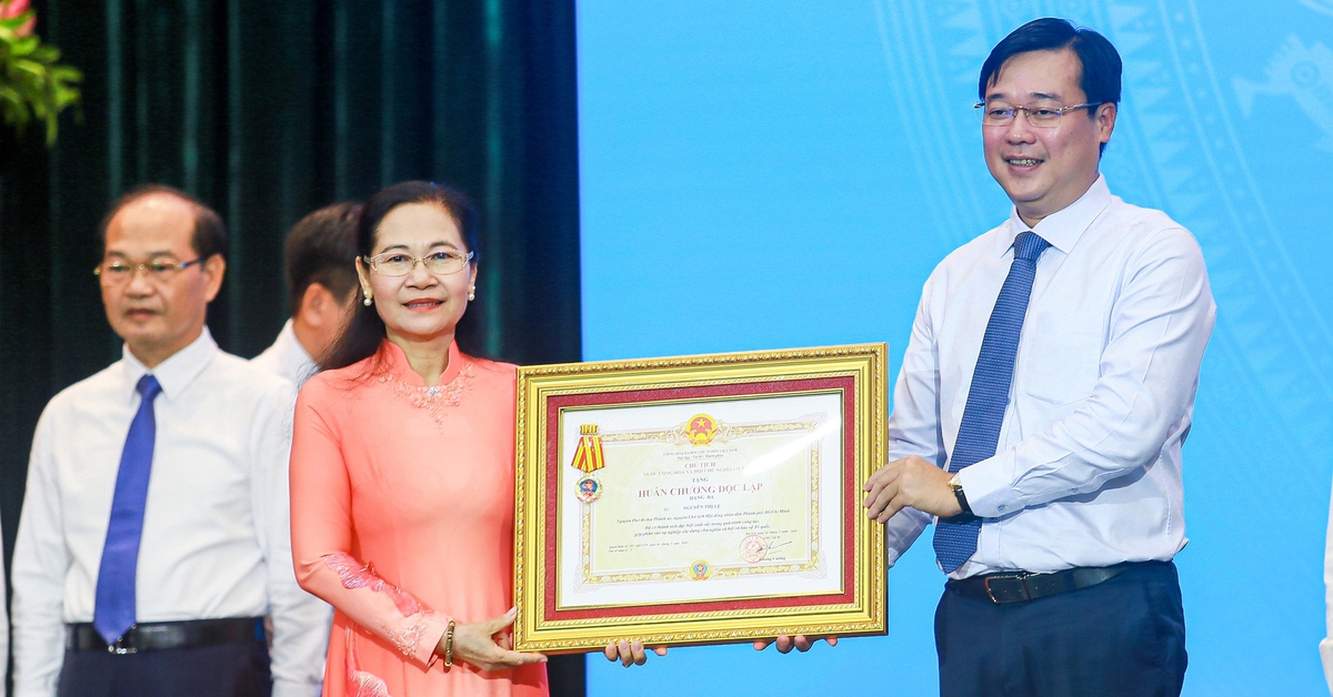 TP.HCM trao 87 huân chương lao động cấp Nhà nước, 25 cờ thi đua tại hội nghị yêu nước