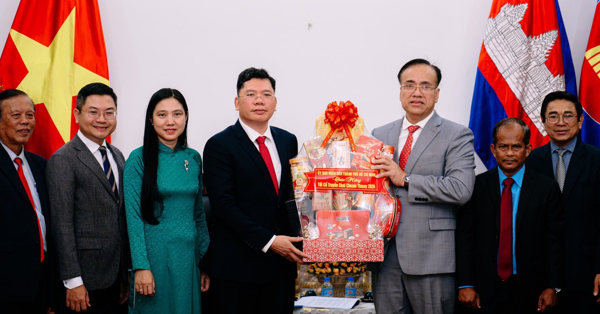 Lãnh đạo TP.HCM chúc Tết Chol Chnam Thmey, thúc đẩy hợp tác y tế với Campuchia