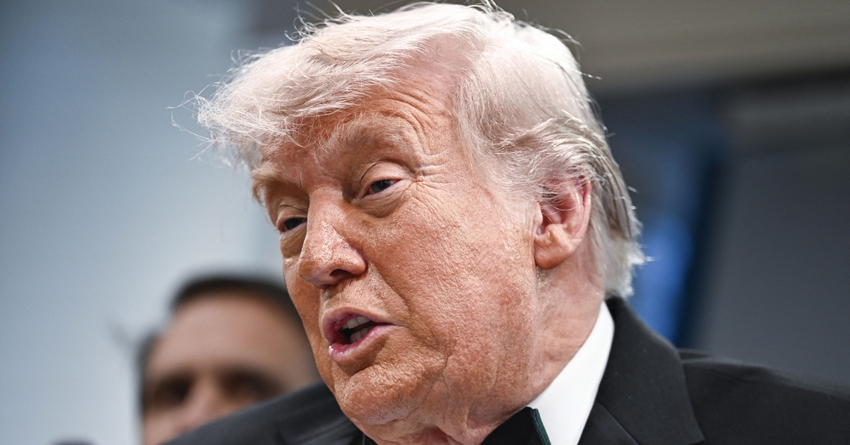 Ông Trump từ chối mặc áo chống đạn vì sợ... trông mập hơn