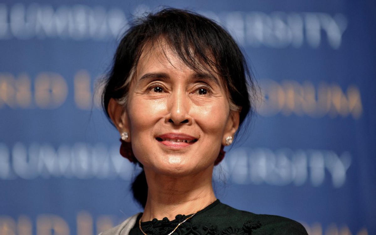 Myanmar công bố hình ảnh bà Aung San Suu Kyi rời nhà tù sang quản thúc tại gia
