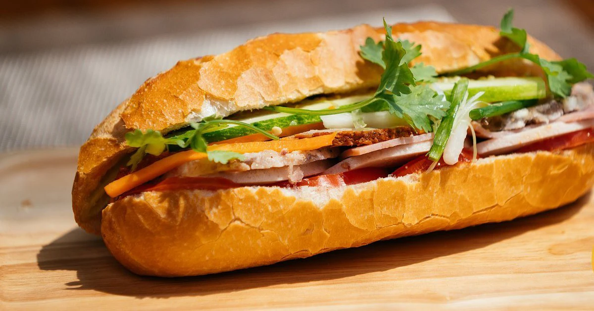 Thêm vụ ngộ độc tập thể nghi do bánh mì: Bộ Y tế yêu cầu tổ chức điều tra nguyên nhân