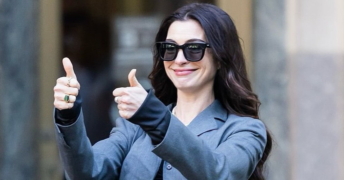 Phối đồ sành điệu như Anne Hathaway trong The Devil Wears Prada 2