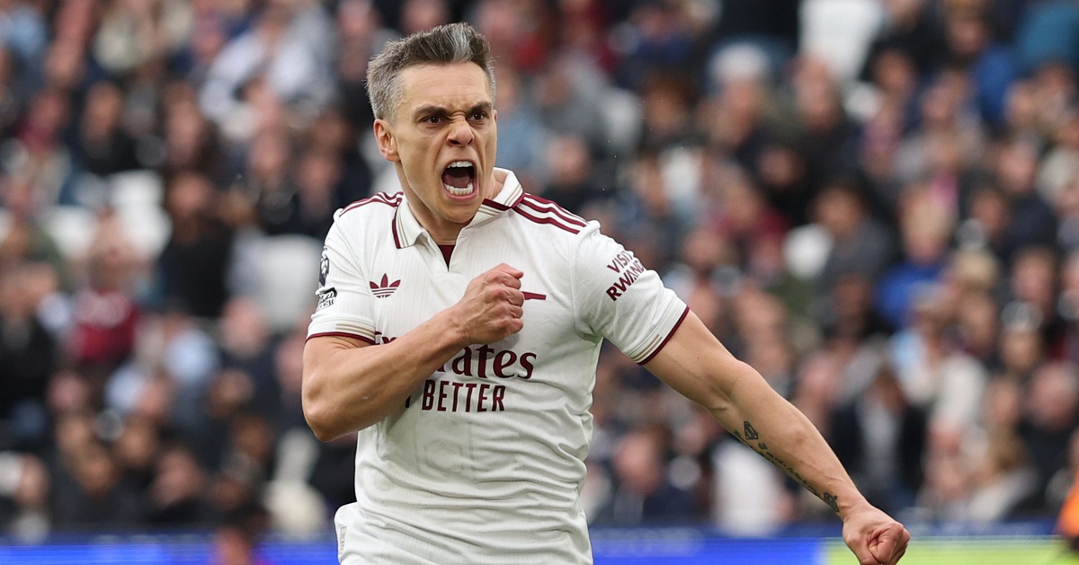 Arsenal 'chết đi sống lại' trước West Ham, vẫn hơn Man City 5 điểm