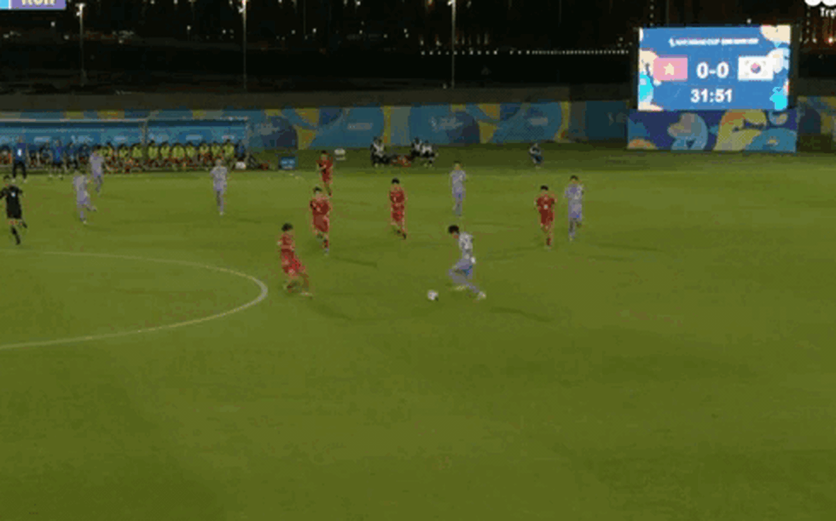 U17 Việt Nam tấn công chớp nhoáng, ghi bàn vào lưới Hàn Quốc