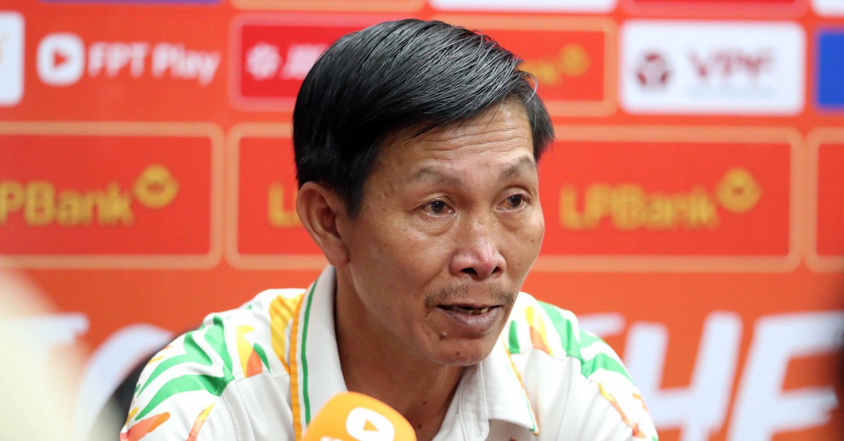 HLV Hoàng Anh Gia Lai nói gì khi trụ cột bỗng chấn thương?