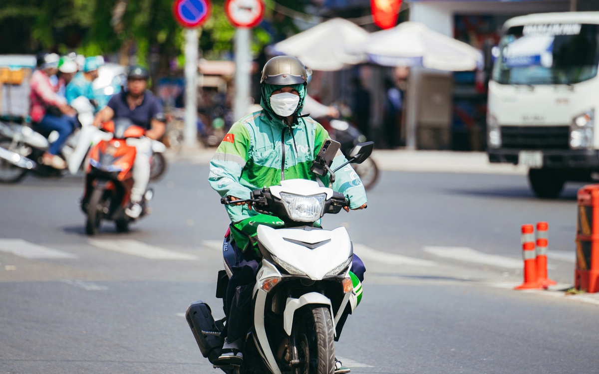 Thời tiết hôm nay 11-5: Bắc Bộ và Nam Bộ nắng nóng, các nơi còn lại chiều tối mưa dông