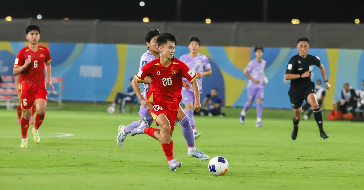 U17 Việt Nam tấn công chớp nhoáng, ghi bàn vào lưới Hàn Quốc