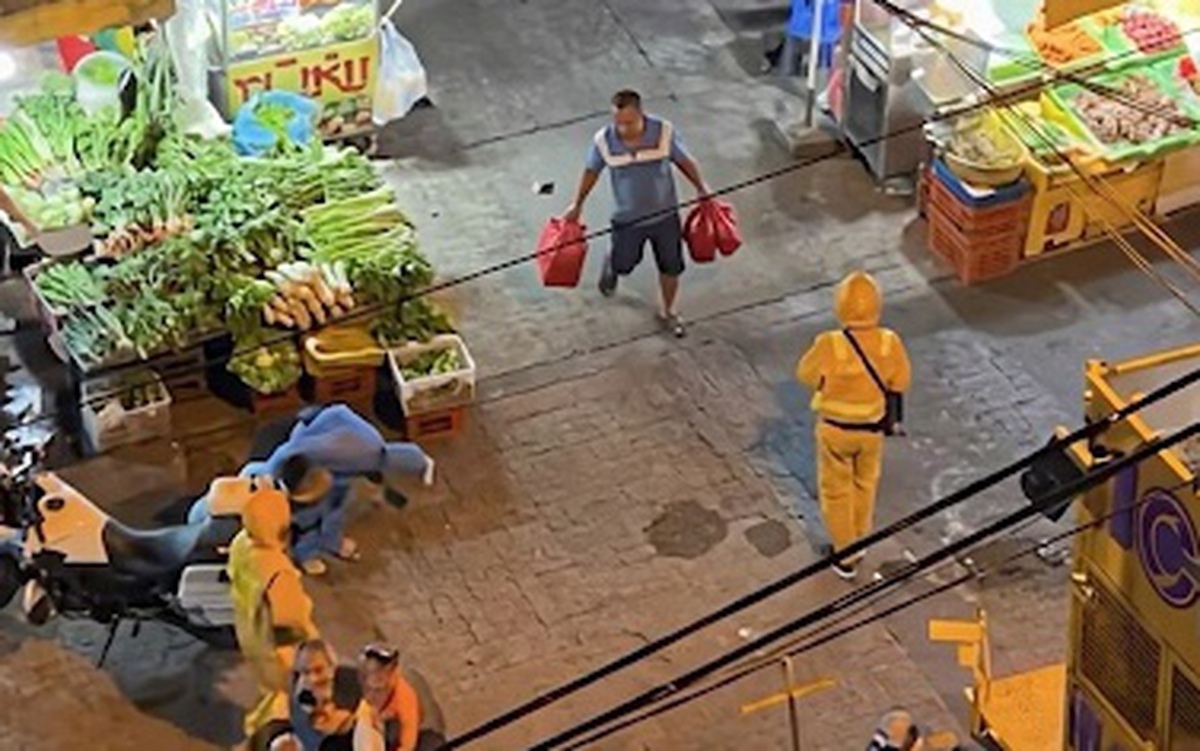 Điều tra người tấn công cảnh sát bằng ghế nhựa để giúp anh trai trốn phạt nồng độ cồn