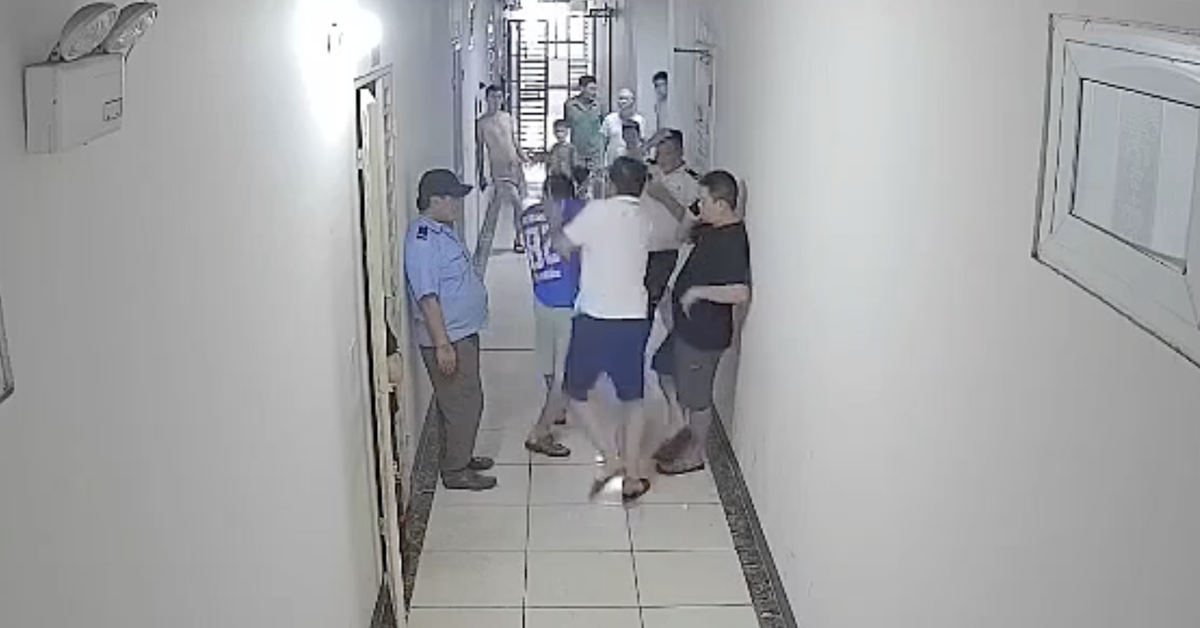 Xác minh clip thành viên ban quản trị chung cư bị hành hung, nghi do nhắc đeo rọ mõm cho chó