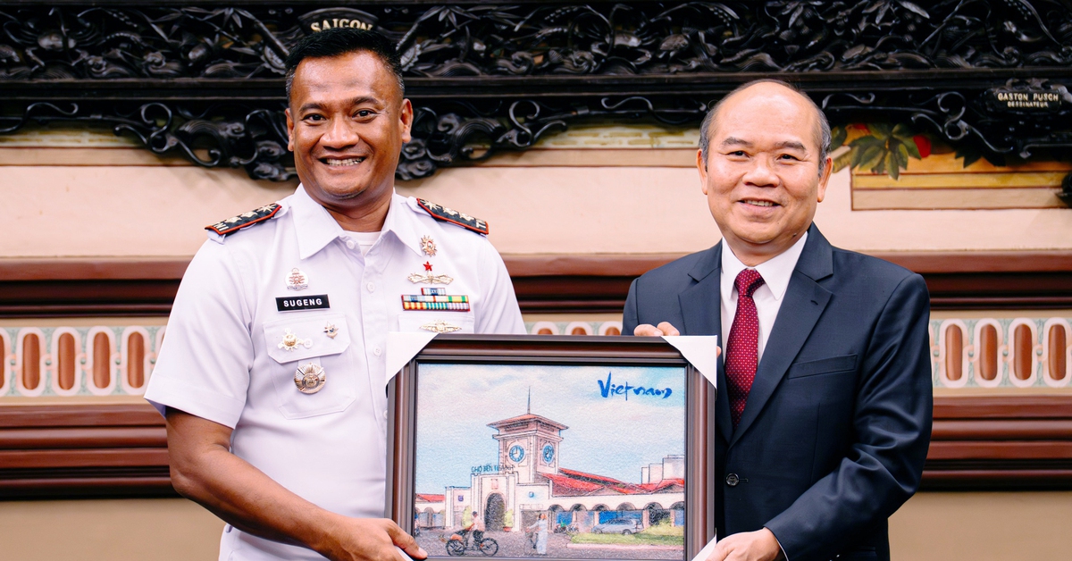 Tàu hải quân Indonesia cập cảng TP.HCM, củng cố quan hệ Đối tác chiến lược toàn diện