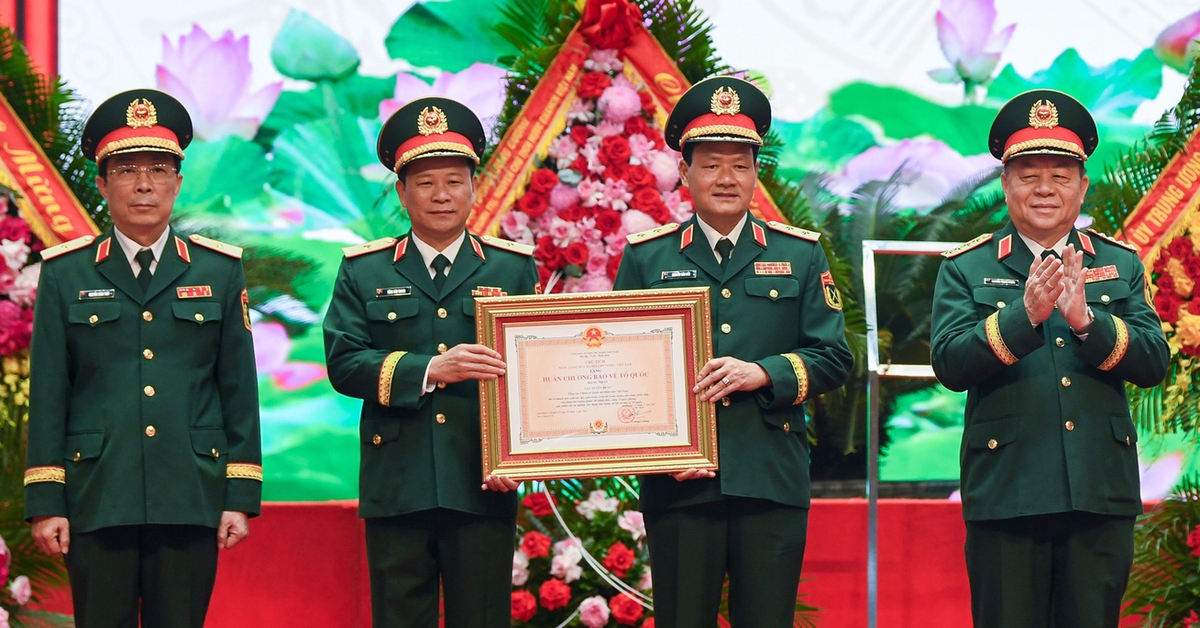 Cục Tuyên huấn đón nhận Huân chương Bảo vệ Tổ quốc hạng nhất