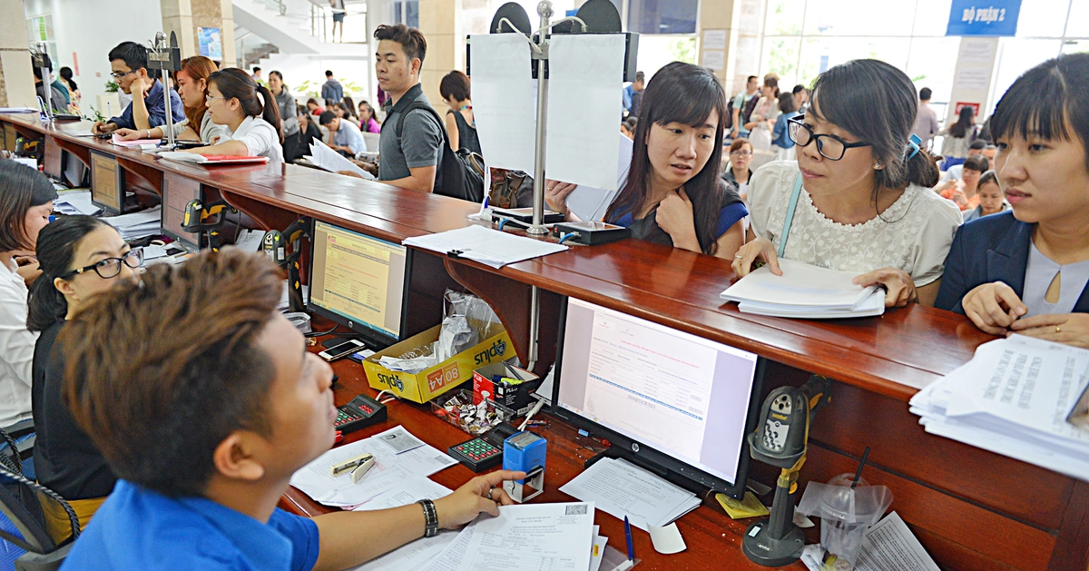 Bất ngờ phát hiện nợ thuế hàng trăm triệu đồng sau khi cài eTax Mobile