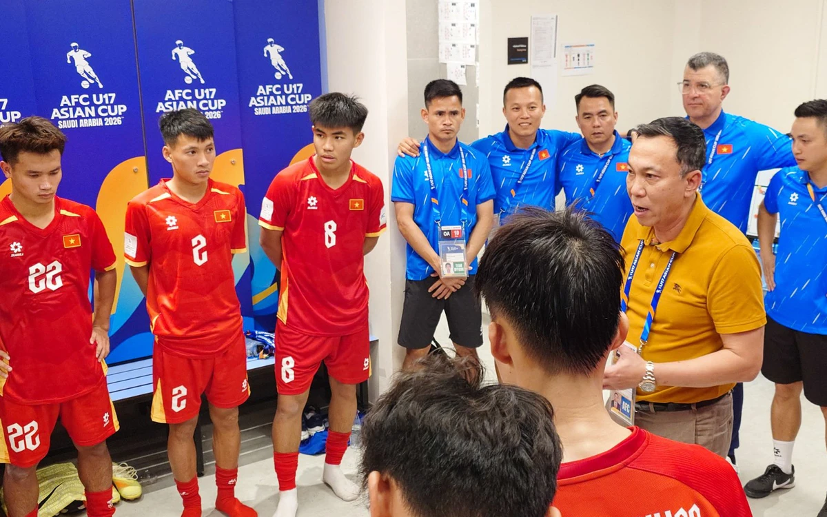 Chủ tịch VFF động viên U17 Việt Nam: 'Không có gì phải khóc'