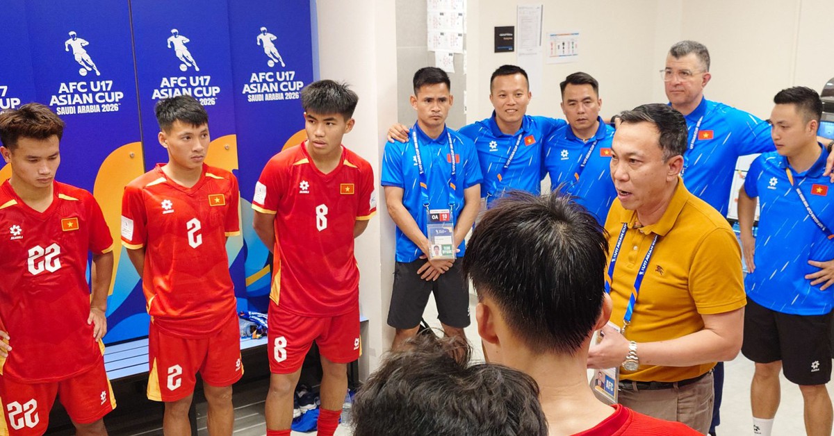 Chủ tịch VFF động viên U17 Việt Nam: 'Không có gì phải khóc'