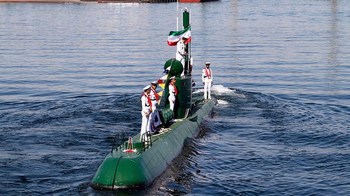 Iran triển khai tàu ngầm mini, lập 'lá chắn vô hình' bảo vệ eo biển Hormuz