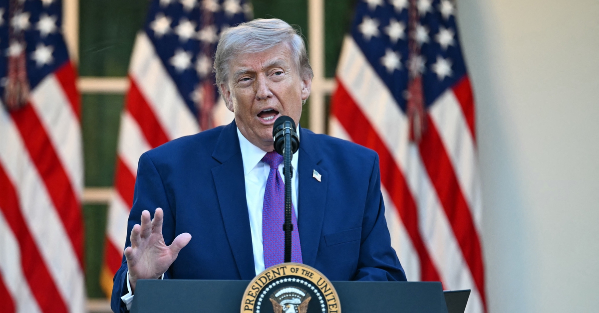 Giá xăng đang là 'điểm yếu', ông Trump khẳng định sẽ giảm thuế