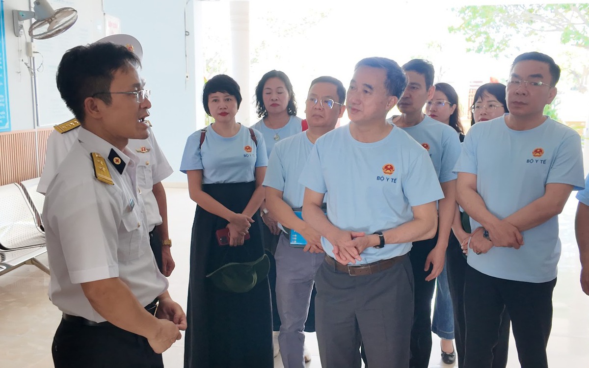 Thứ trưởng Bộ Y tế: Sẽ tham mưu hoàn thiện chế độ đãi ngộ đặc thù cho y bác sĩ biển đảo