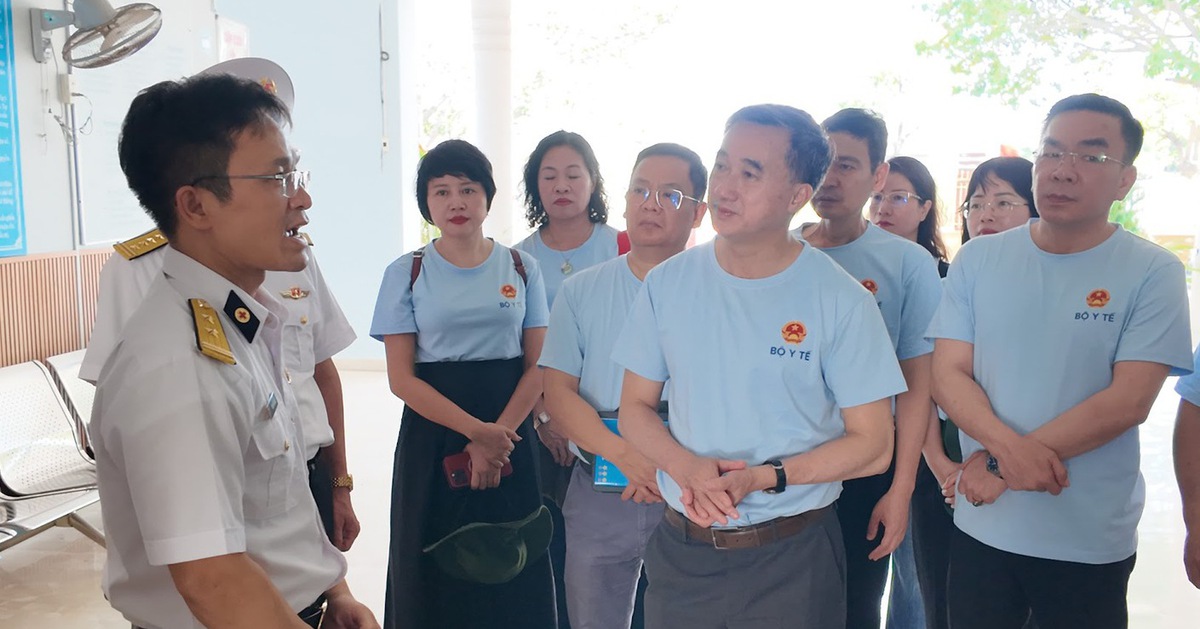 Thứ trưởng Bộ Y tế: Sẽ tham mưu hoàn thiện chế độ đãi ngộ đặc thù cho y bác sĩ biển đảo