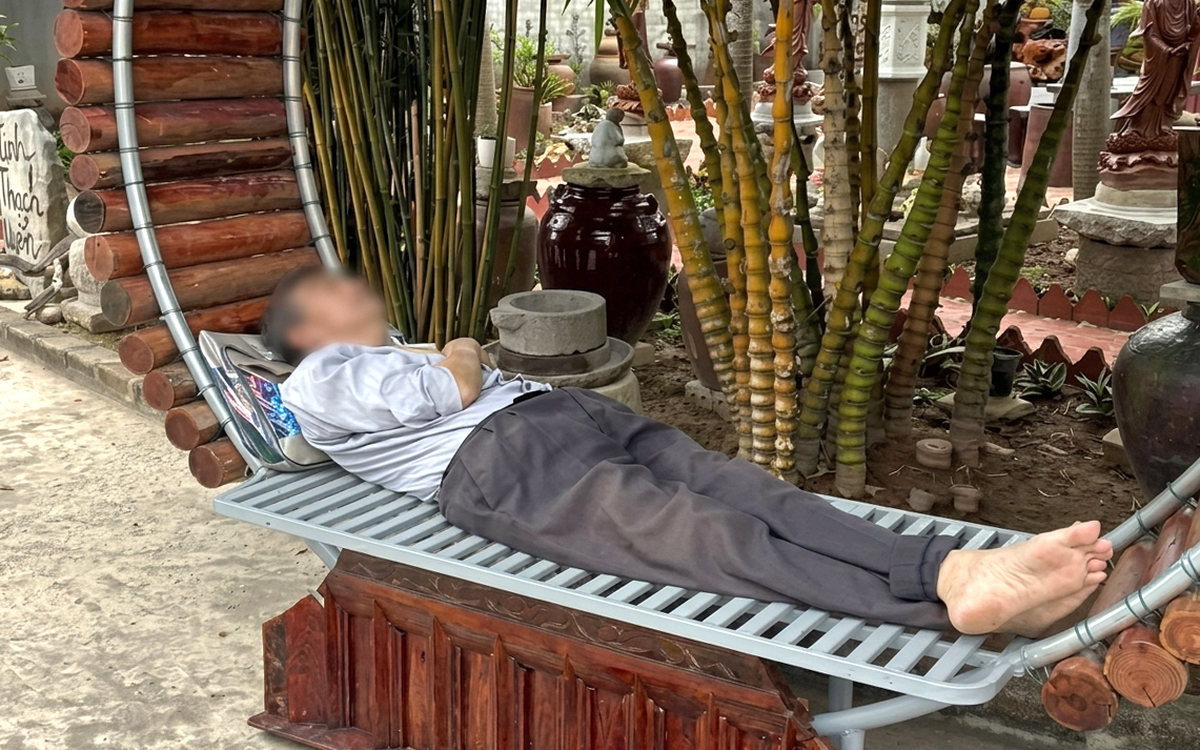 Người đàn ông bị con gái đem bỏ ở chùa đã được đón về