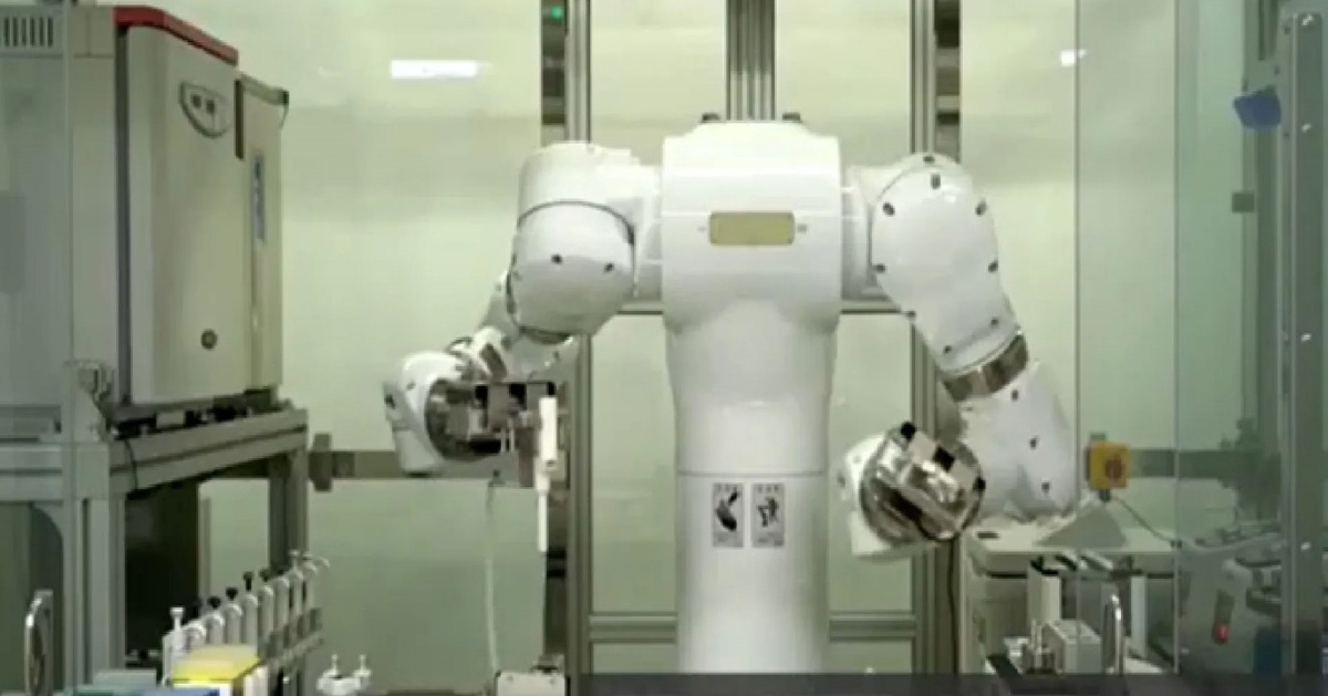 Khi robot làm chủ phòng thí nghiệm
