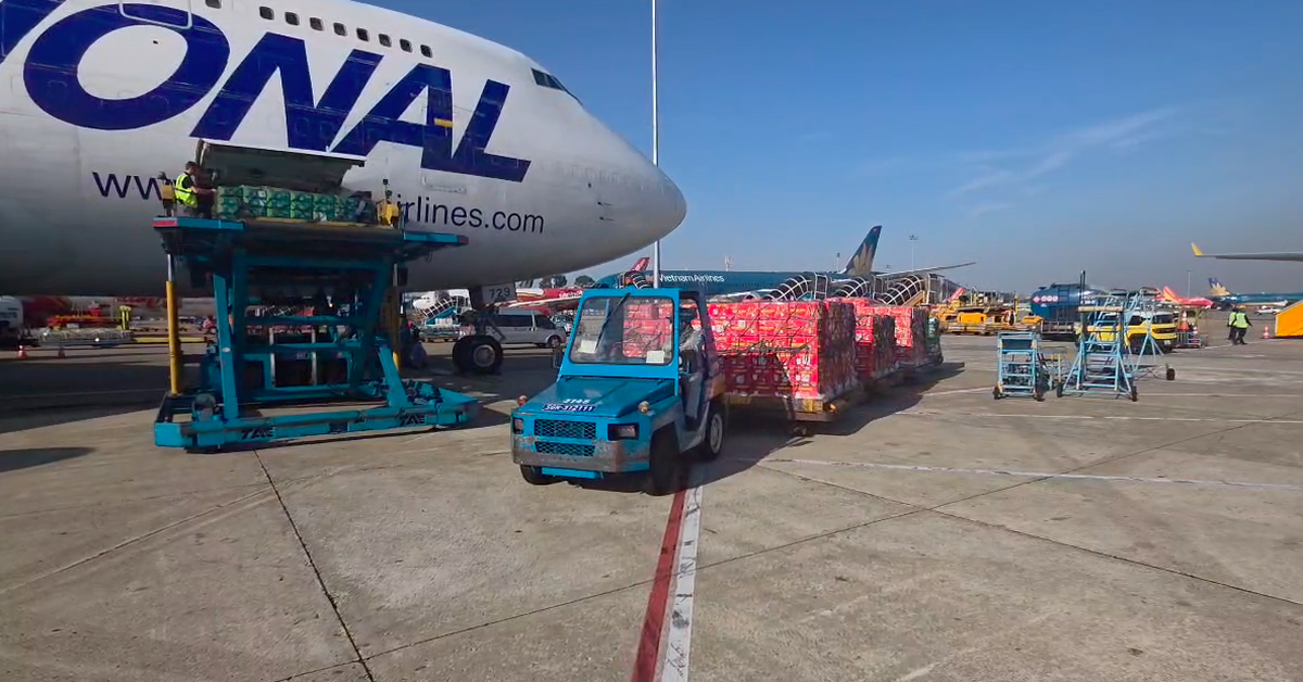 Ông chủ siêu thị LuLu trực tiếp chỉ đạo chuyến bay vận chuyển nông sản Việt Nam sang UAE