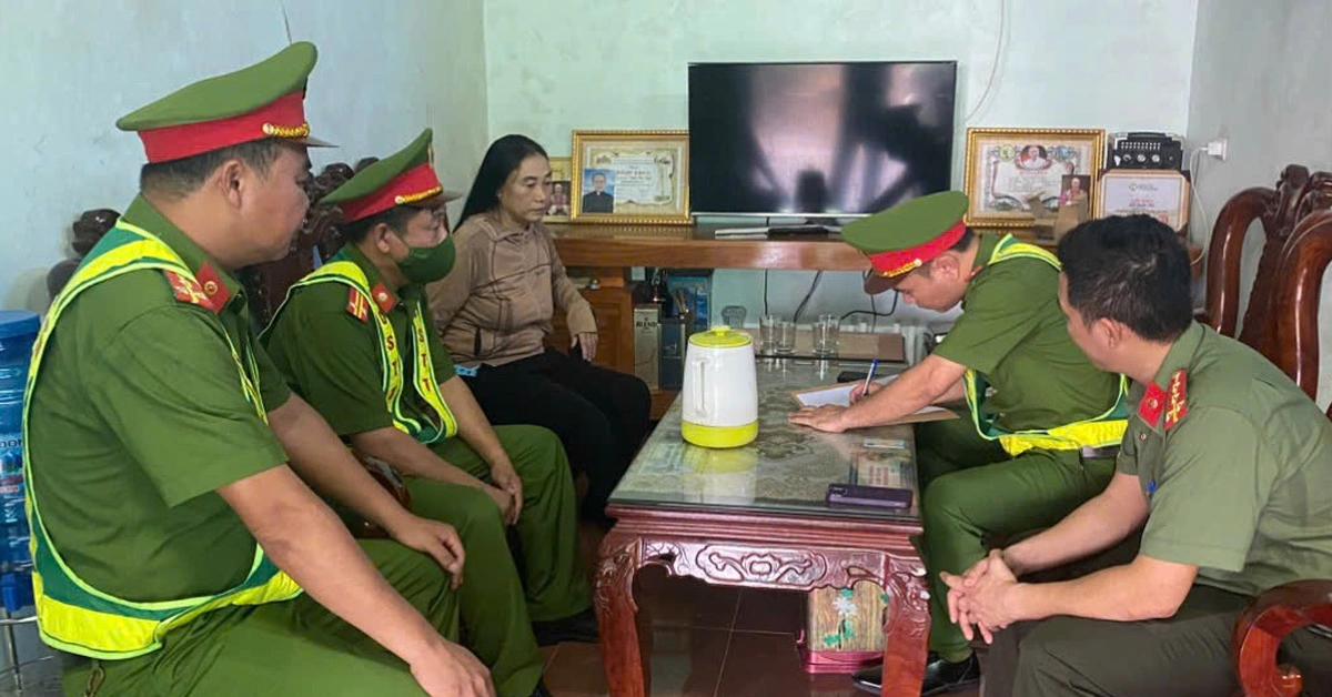 Phơi lúa giữa đường còn dùng cào đòi tấn công tài xế