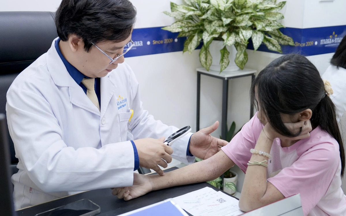 Nhiều người viêm da, mẩn ngứa khi đi bơi: Bác sĩ chỉ cách phòng tránh