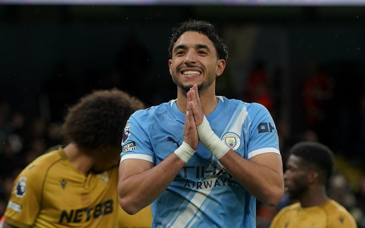 Man City dễ dàng rút ngắn điểm số với Arsenal mà không cần Haaland