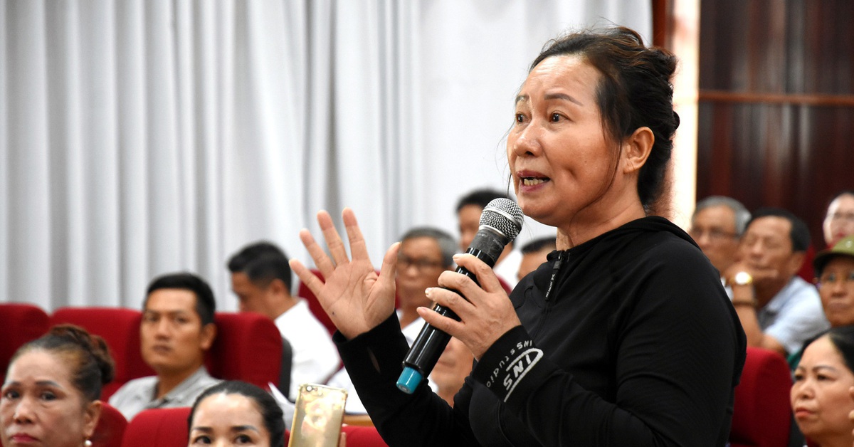 Cử tri phường Phú Mỹ phản ánh việc chậm giải quyết thủ tục hành chính, khó gặp lãnh đạo