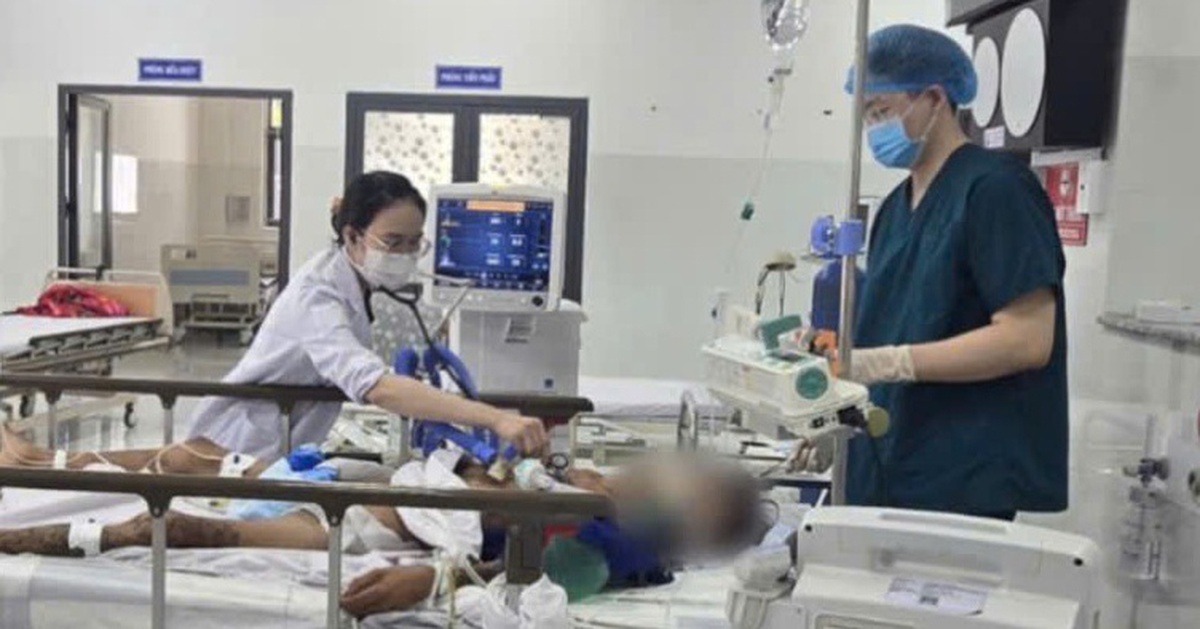 Ê kíp bác sĩ luân phiên từ đất liền cùng bác sĩ tại Côn Đảo cấp cứu thành công ca bệnh nguy kịch
