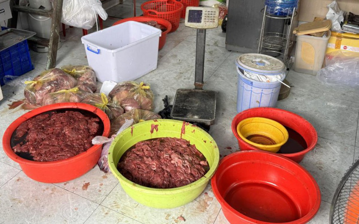 Làm nội trợ chứ đâu phải chuyên gia hóa học, đi chợ còn phải có kỹ năng phân biệt thịt giả