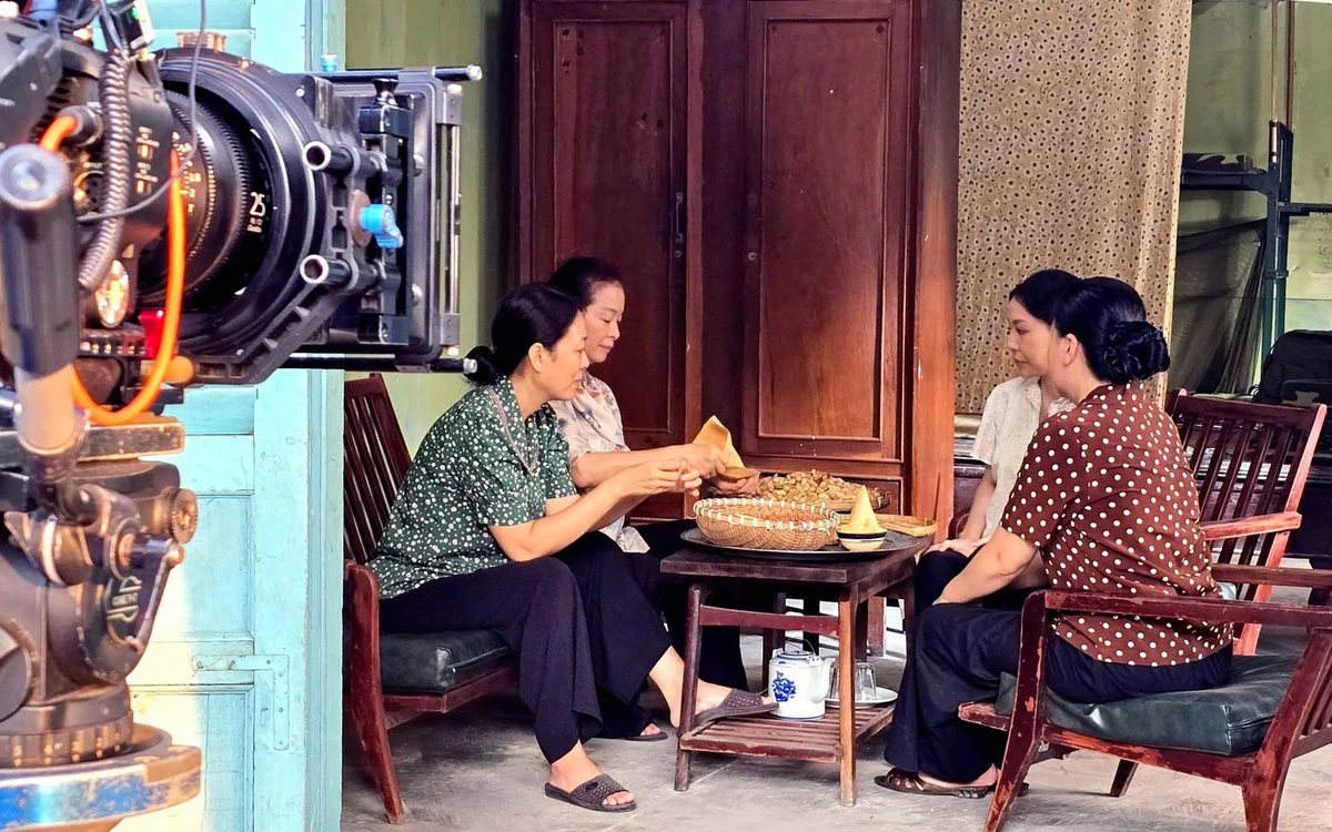 Phía bên kia bức tường tái hiện thời kỳ đổi mới, phát sóng vào tháng 7