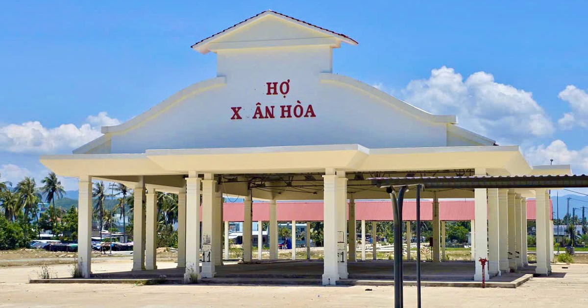 Chợ xây xong 2 năm, tiểu thương chưa được vào buôn bán