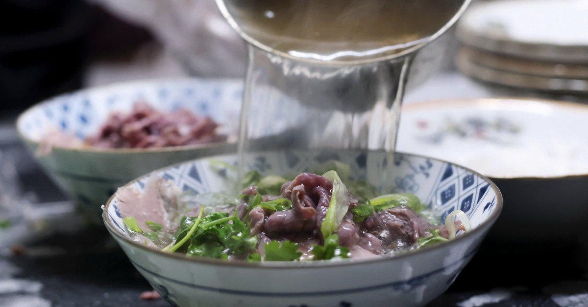Tuổi Trẻ làm được Ngày của phở ở châu Á mà chúng tôi không làm được một tuần lễ phở ở châu Âu?