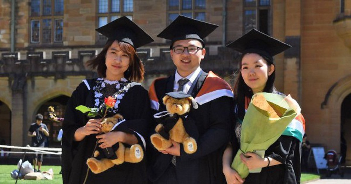 Số sinh viên đại học toàn cầu tăng vọt, nữ giới lần đầu áp đảo nam