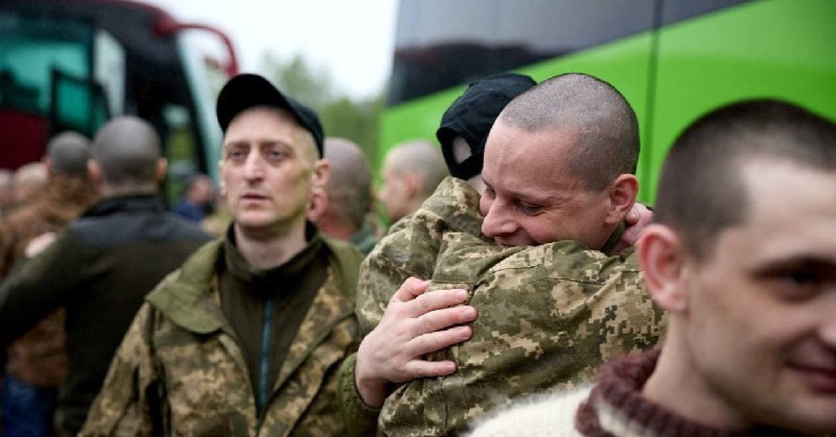Nga - Ukraine trao đổi hàng trăm tù binh và thi hài