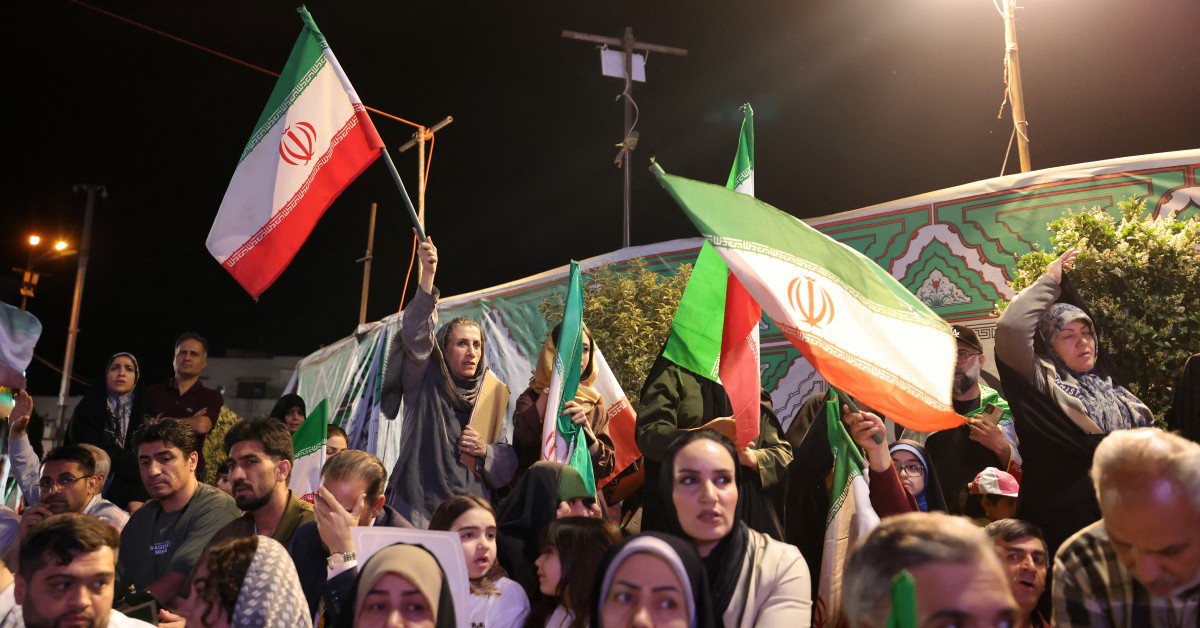 Ông Trump nói lại về động cơ truy tìm uranium trong chiến sự với Iran