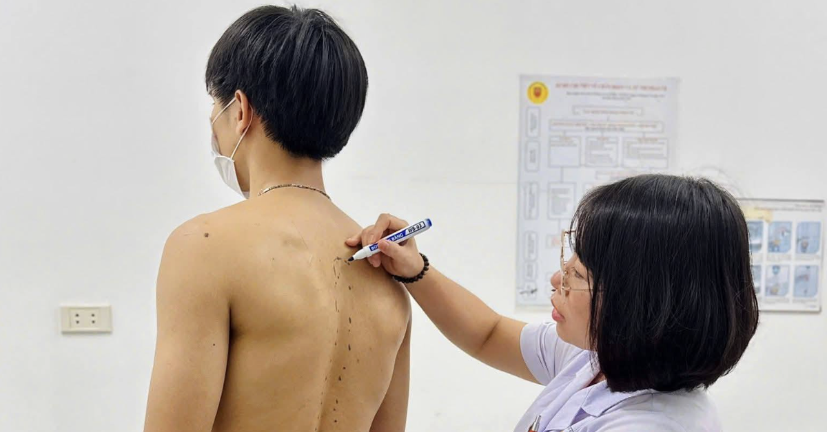 Bác sĩ cảnh báo dấu hiệu đau lưng bất thường không nên bỏ qua