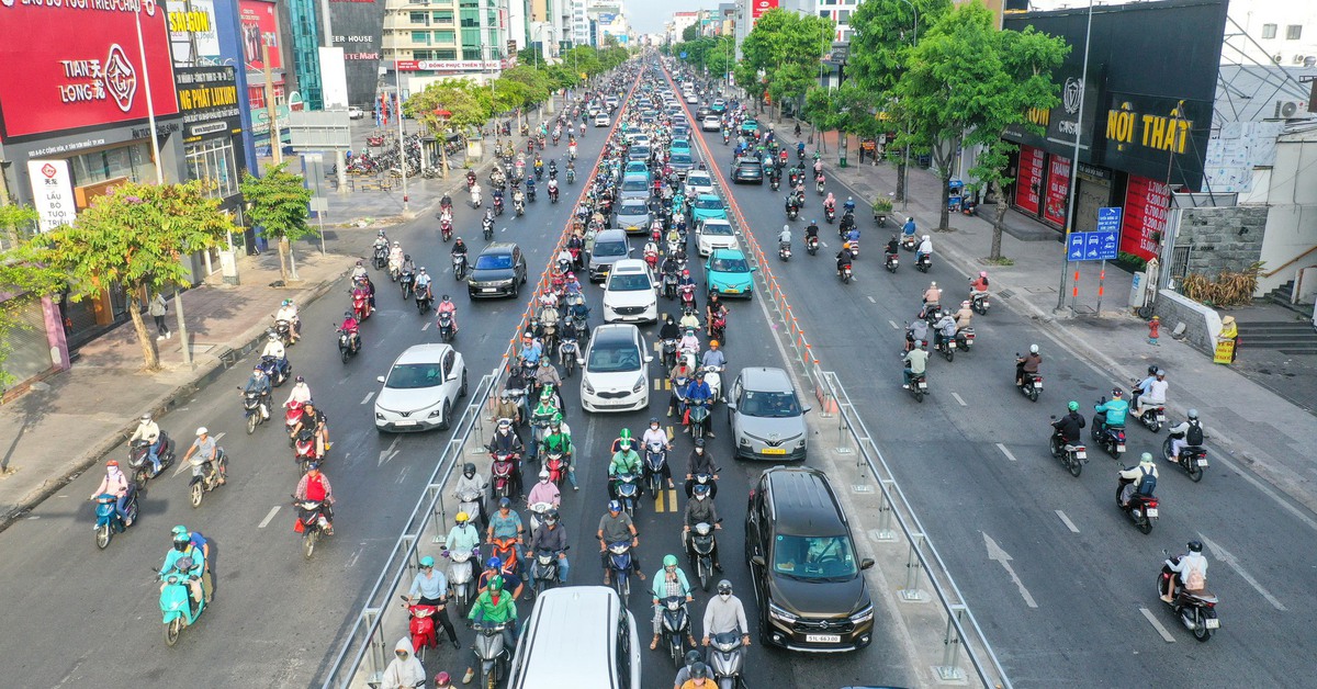 Giao thông đường Cộng Hòa ổn định trong sáng đầu tiên phân làn đảo chiều