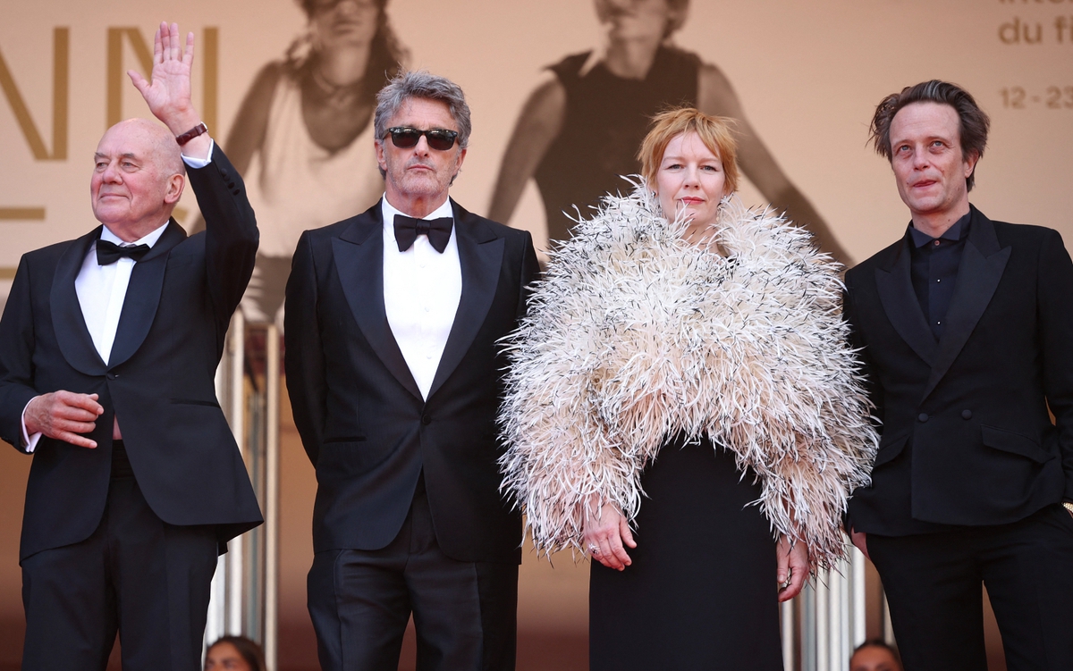 Fatherland nhận pháo tay 5 phút ở Cannes, Sandra Hüller kỳ vọng 'làm nên chuyện'