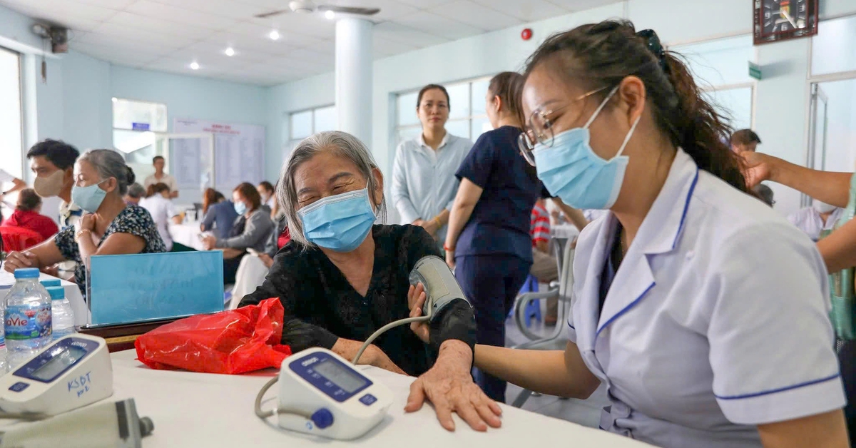 Giảm khoảng cách giàu nghèo: Thách thức và giải pháp