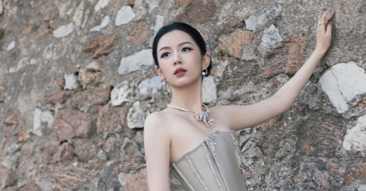 Châu Dã diện đầm Phan Huy tại Liên hoan phim Cannes
