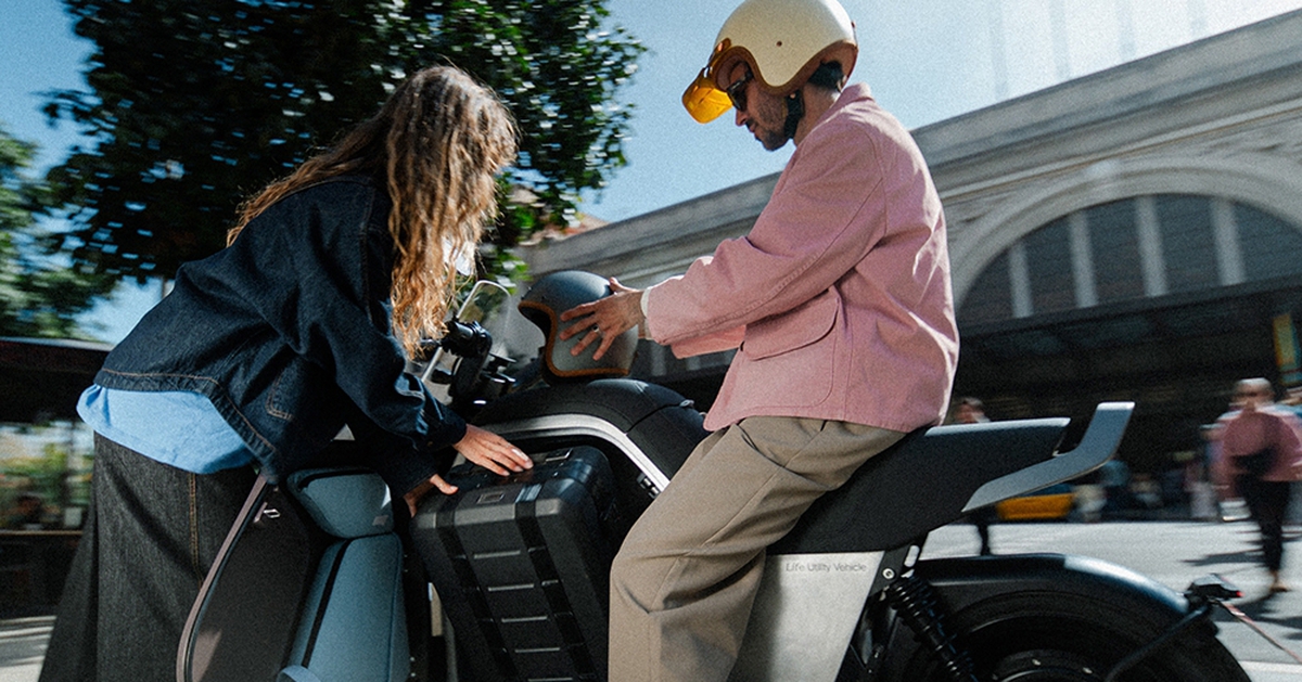 Xe máy điện cho người không có ô tô: Cốp to gấp 3 lần Honda Lead, chở được cả tuần đồ ăn, 140km/sạc