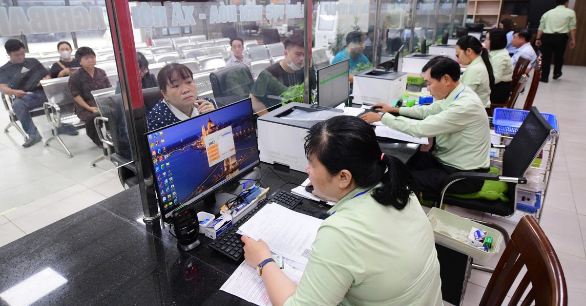 Bộ Nội vụ trả lời việc tiếp nhận người hoạt động không chuyên trách làm công chức