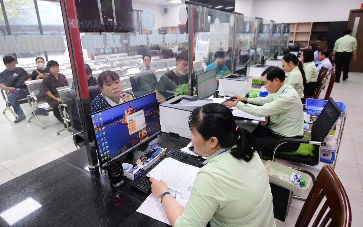 Bộ Nội vụ trả lời việc tiếp nhận người hoạt động không chuyên trách làm công chức