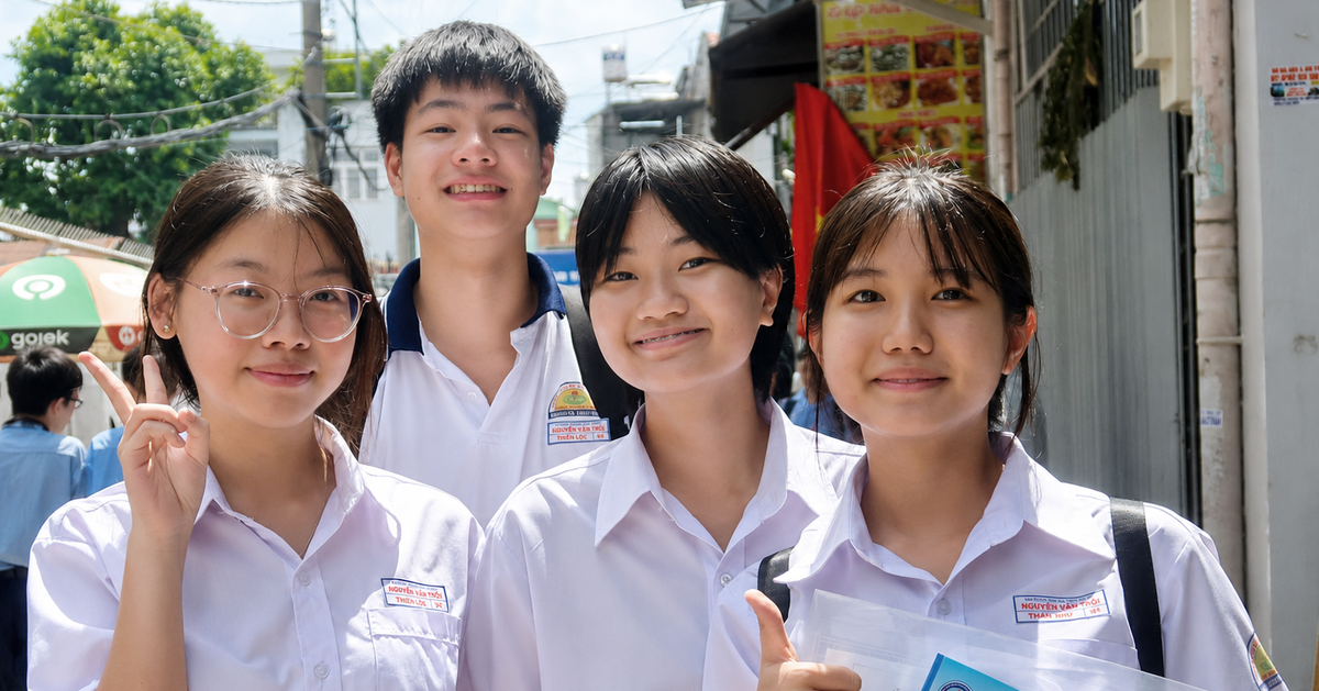 Tranh luận bỏ thi lớp 10: Giảm áp lực nhưng lo học bạ 'đẹp như tranh vẽ'
