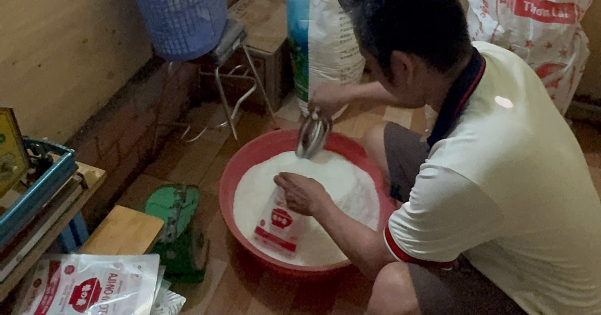 Công an TP.HCM bắt nhóm làm bột ngọt Ajinomoto giả, lên đến hàng tấn