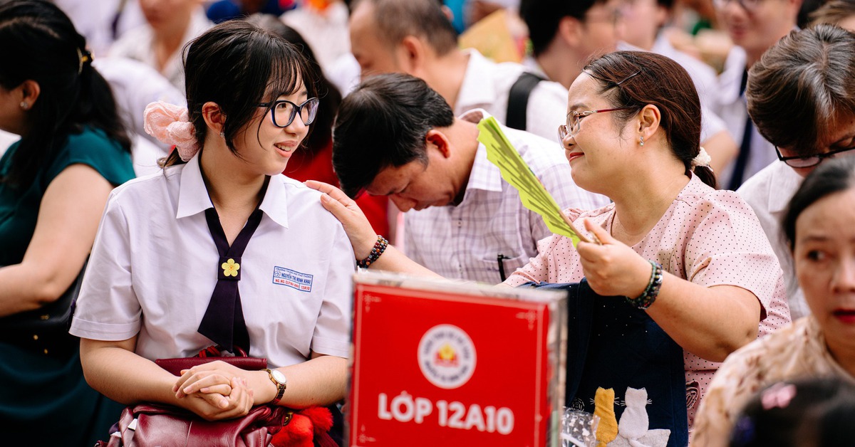 'Xin lỗi, cảm ơn nhiều người nhưng chưa từng nói với ba mẹ'